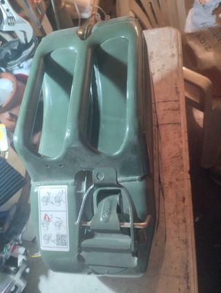 Bidón gasolina militar