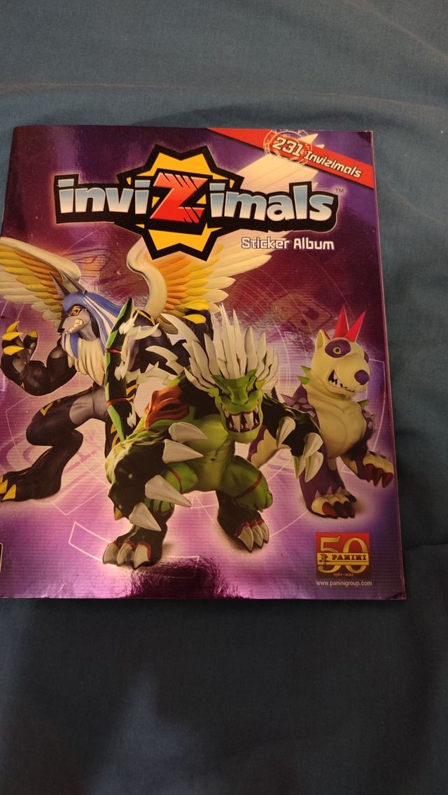 Álbum completo Invizimals.
