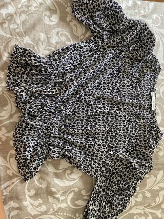 Top estampado flores negro y blanco