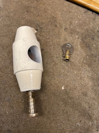 Candado macizo para persiana metalica