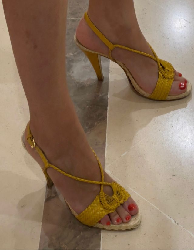 Sandálias amarelas Lanidor