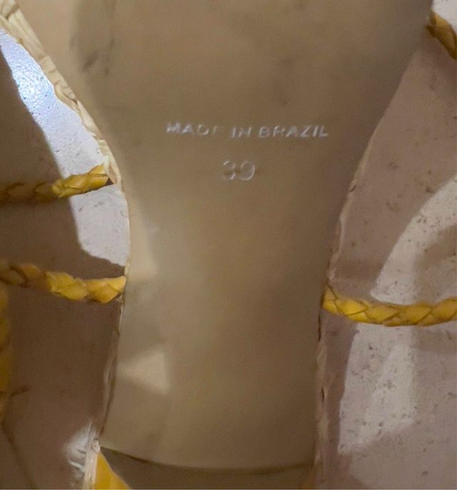 Sandálias amarelas Lanidor