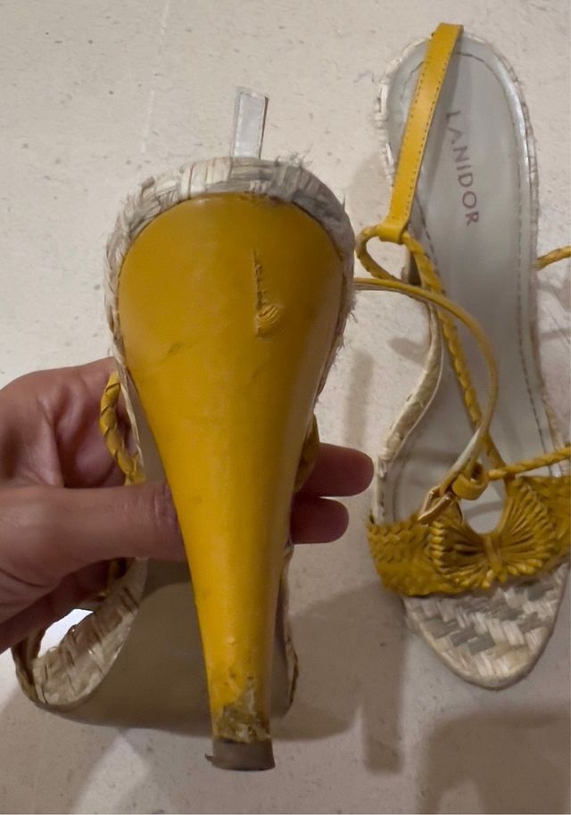 Sandálias amarelas Lanidor