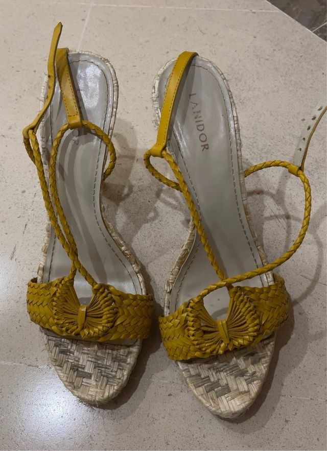 Sandálias amarelas Lanidor