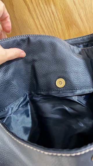 Mala azul Benetton (à tiracolo)