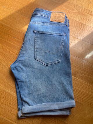 Pantalón corto vaquero azul claro