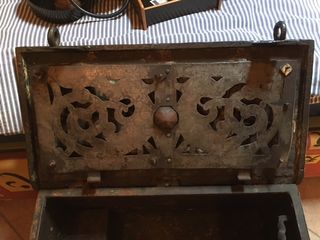 Forziere in ferro fuso, battuto, traforato