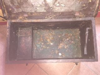 Forziere in ferro fuso, battuto, traforato