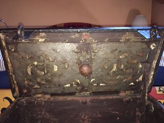 Forziere in ferro fuso, battuto, traforato