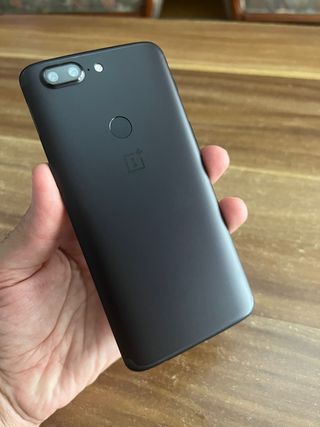 OnePlus 5T 128GB como Nuevo .Libre negro