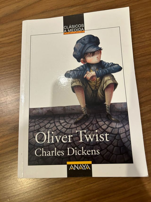 Libro "Oliver Twist" de Charles Dickens"