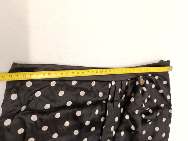 Mini gonna S di seta a puntini bianco e nero, pois