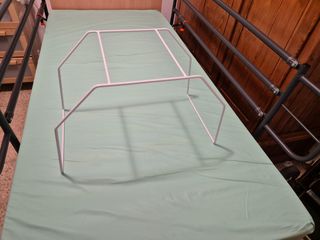 Cama geriátrica articulada con carro elevador