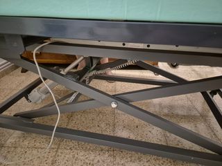 Cama geriátrica articulada con carro elevador