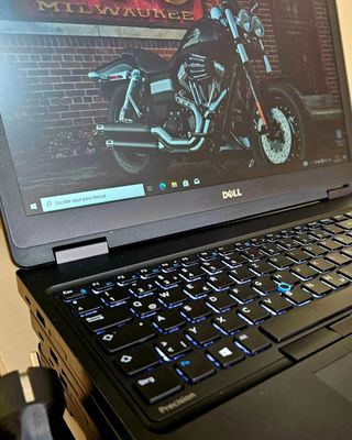 Portátil DELL para trabajar y jugar