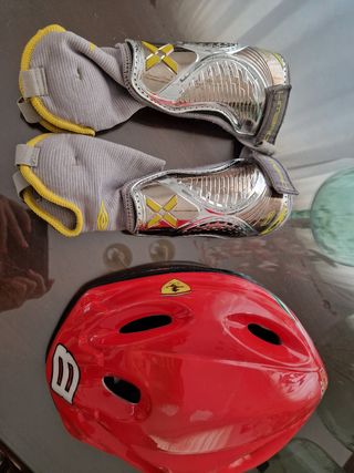 Espinilleras y casco