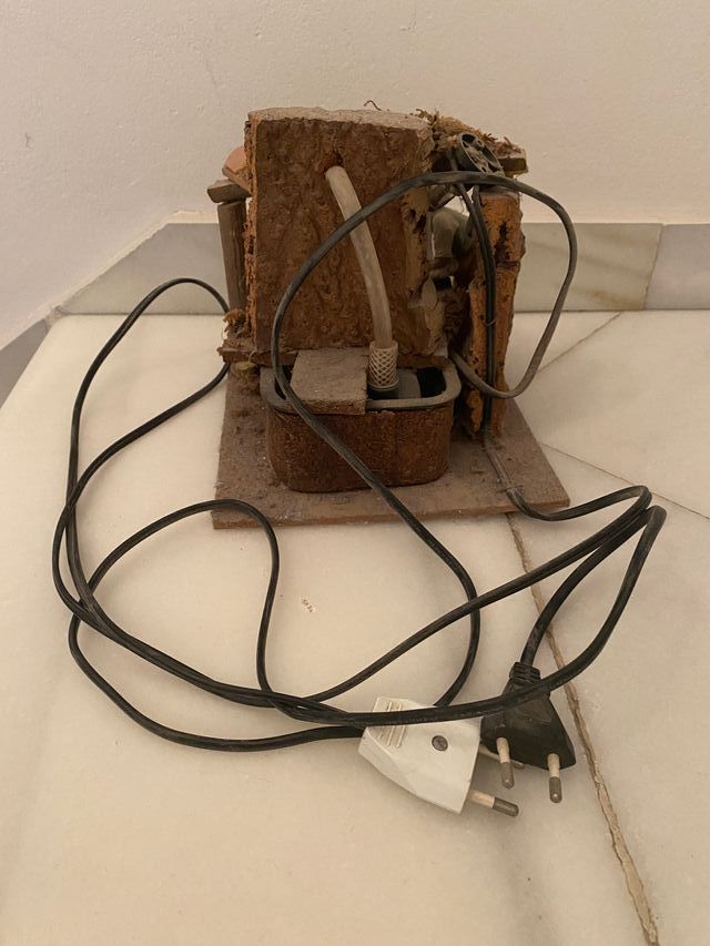 Fuente con motor de agua para belén / nacimiento