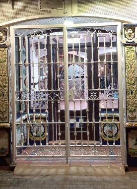 Puerta exterior Cancela .