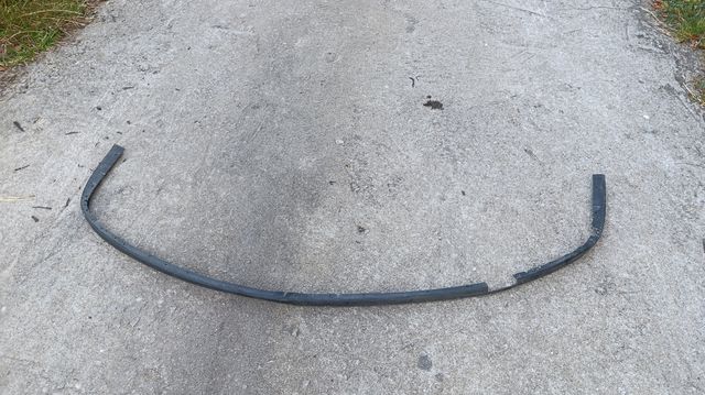 Faldón goma paragolpes delantero