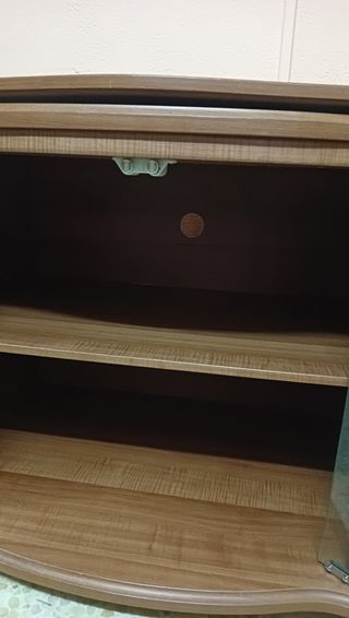 Mueble televisor con ruedas