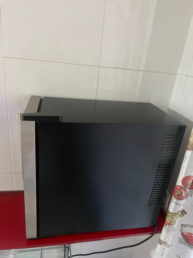 Nevera de vinos Cecotec