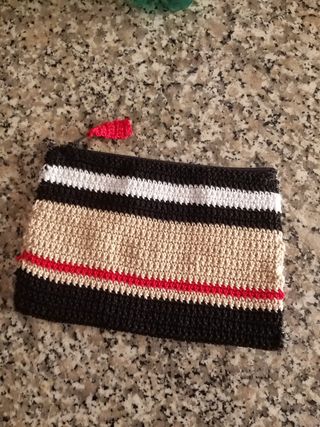 Borsello portatutto a uncinetto