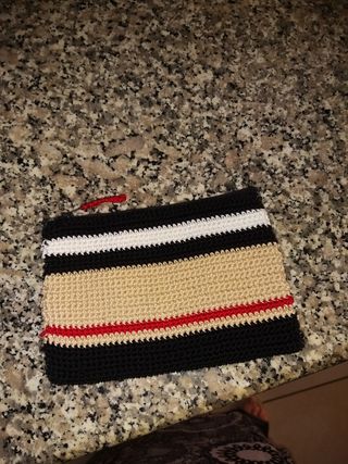 Borsello portatutto a uncinetto