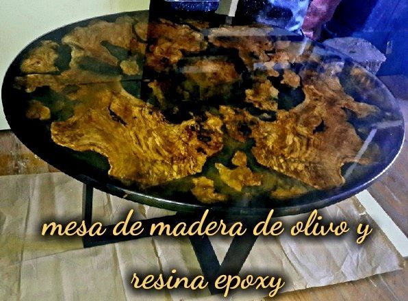 tavolo in legno d'ulivo e resina epossidica