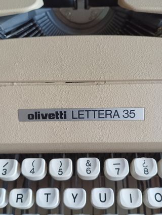 Máquina de escribir Olivetti Lettera 35 