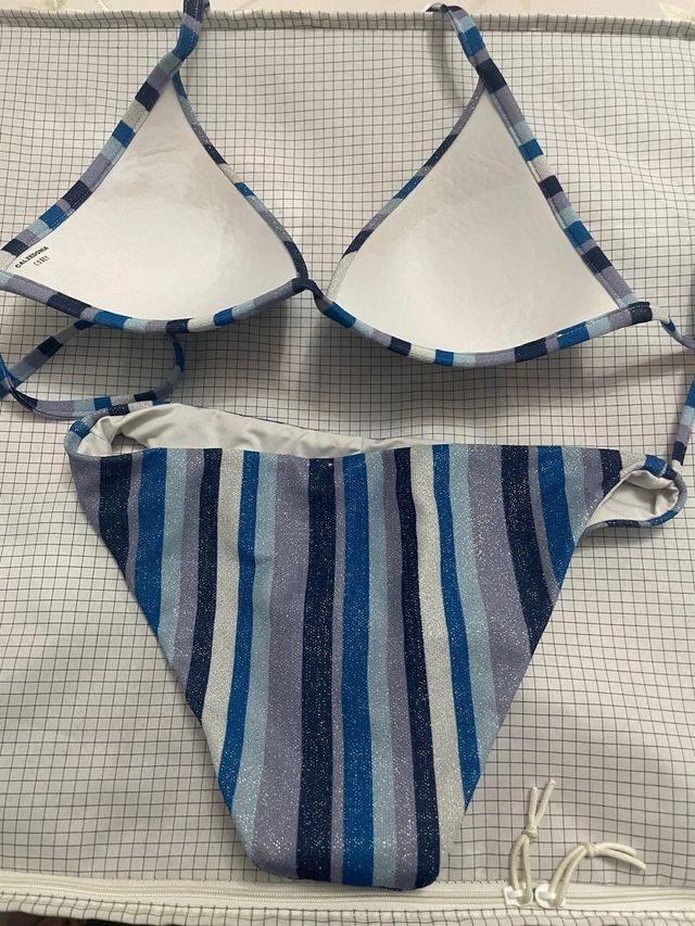 Bikini de rayas brillantes