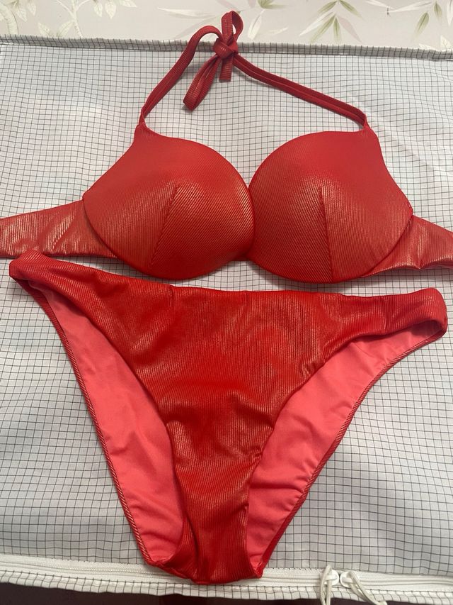 Bikini color coral brillante