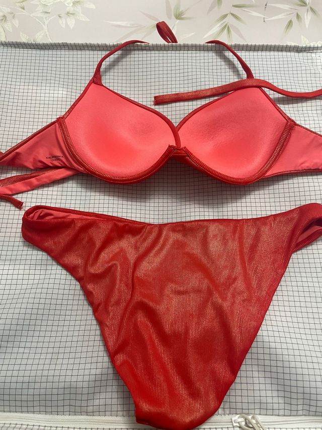 Bikini color coral brillante
