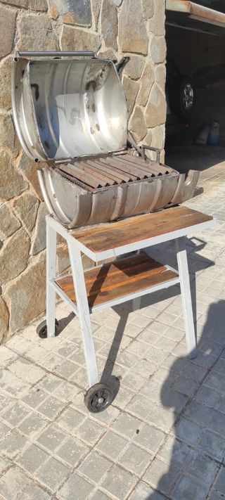 Barbacoa de carbón sin usar