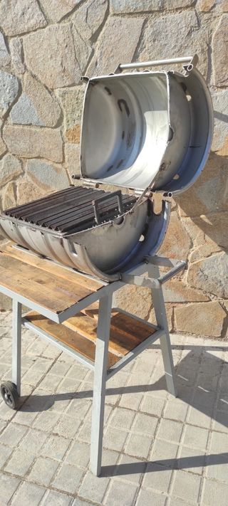 Barbacoa de carbón sin usar