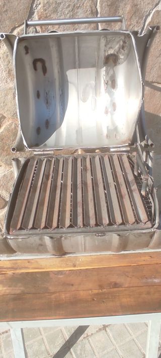 Barbacoa de carbón sin usar