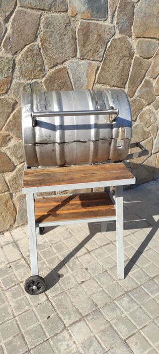 Barbacoa de carbón sin usar