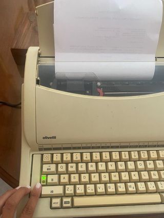 Máquina de escribir Olivetti eléctrica
