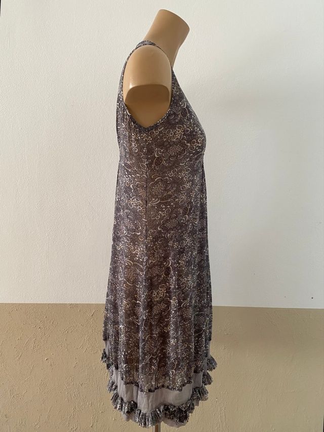 Vestido floreado gris