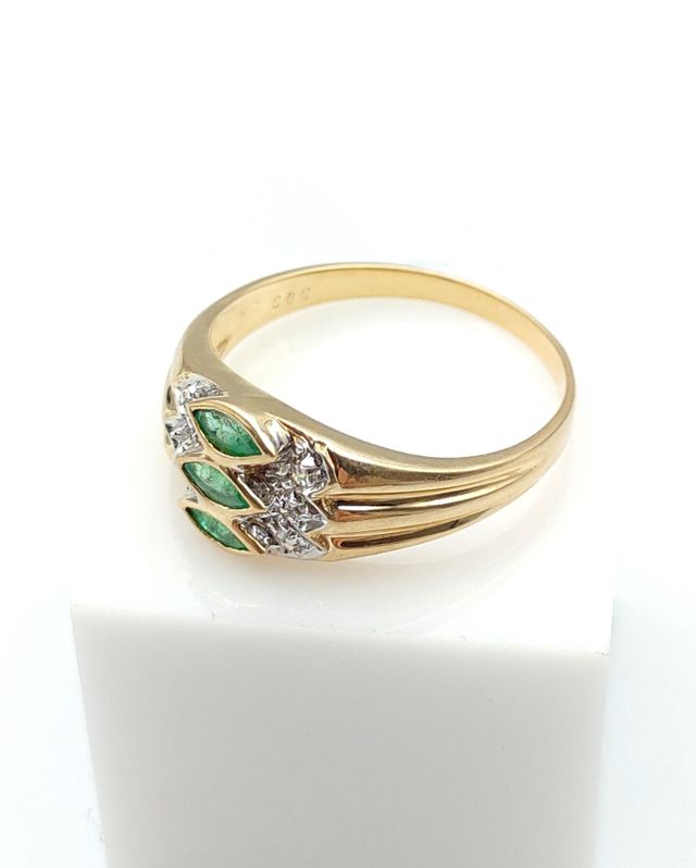 Anillo Oro Diamantes y Esmeraldas