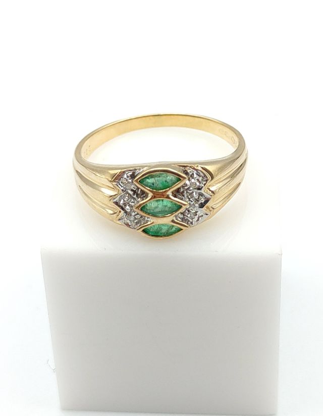 Anillo Oro Diamantes y Esmeraldas