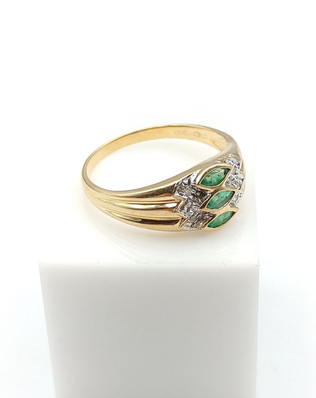 Anillo Oro Diamantes y Esmeraldas