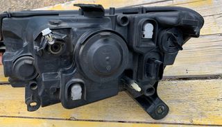 Faro delantero derecho Dacia Sandero 2012