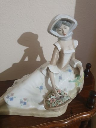 2 FIGURAS DE PORCELANA A JUEGO