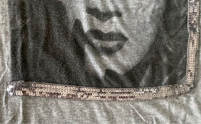 camiseta. pedrería y dibujo cara