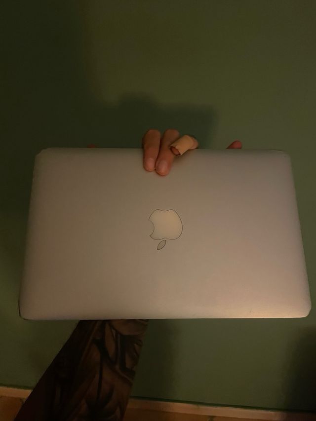 Apple MacBook Air 11" laptop 
