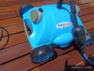 ROBOT limpia fondos piscina