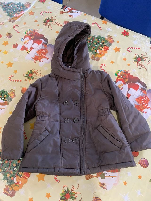 Abrigo marrón niña