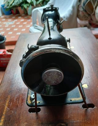 MAQUINA DE COSER ALFA