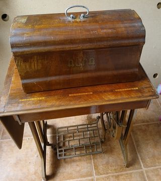 MAQUINA DE COSER ALFA