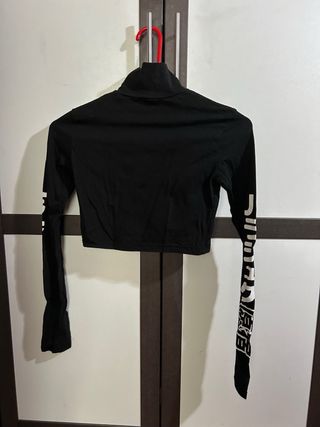 Crop top manga larga “Bershka”